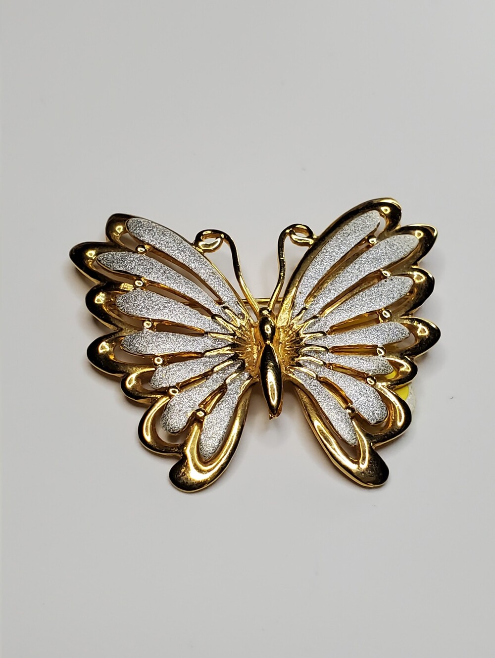 Vtg. Unsigned Charming Butterfly Brooch